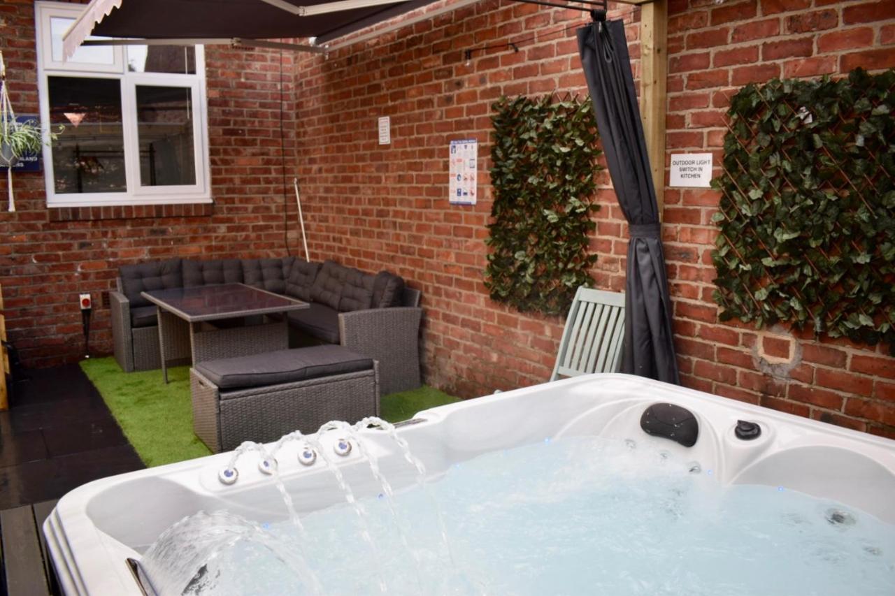 Hot Tub, Free Parking, Near Shops & Restaurants, Location 1M To City Jesmond Dış mekan fotoğraf